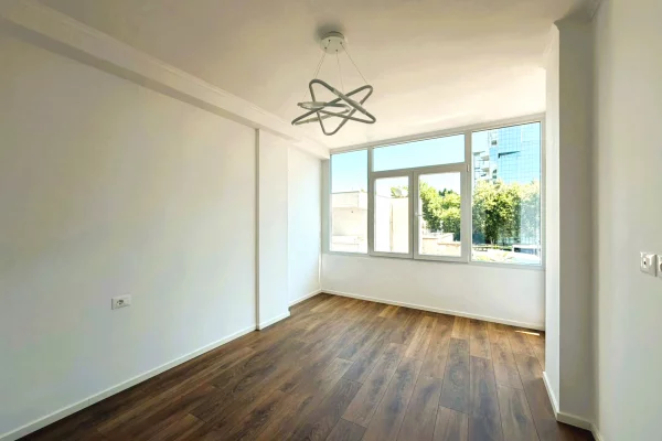 Shtepi ne shitje Apartament ne Tirane, 1+1, Mobilimi Bosh, pa mobiluar, Pagesa 128,000  Euro.
