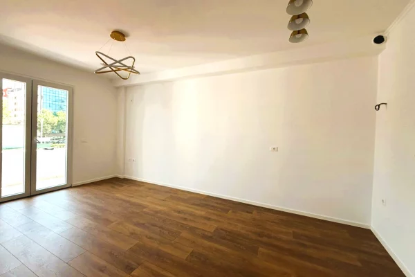 Shtepi ne shitje Apartament ne Tirane, 1+1, Mobilimi Bosh, pa mobiluar, Pagesa 128,000  Euro.
