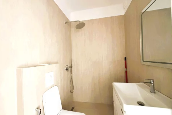 Shtepi ne shitje Apartament ne Tirane, 1+1, Mobilimi Bosh, pa mobiluar, Pagesa 128,000  Euro.
