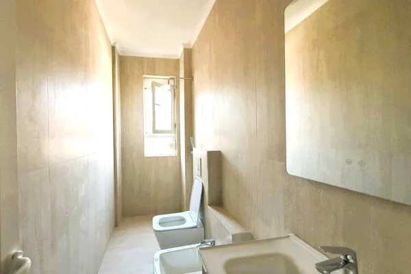 Shtepi ne shitje Apartament ne Tirane, 1+1, Mobilimi Bosh, pa mobiluar, Pagesa 108,000  Euro.