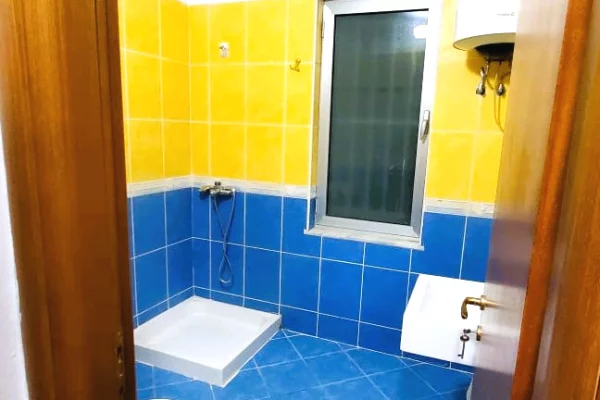 Shtepi ne shitje Apartament ne Sarande, 2+1, Mobilimi Bosh, pa mobiluar, Pagesa 217,600  Euro.