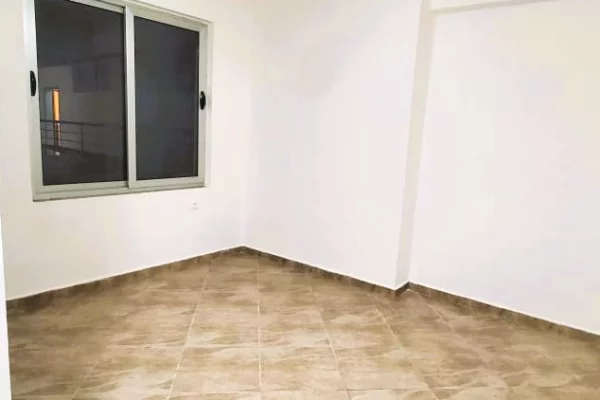 Shtepi ne shitje Apartament ne Sarande, 2+1, Mobilimi Bosh, pa mobiluar, Pagesa 217,600  Euro.