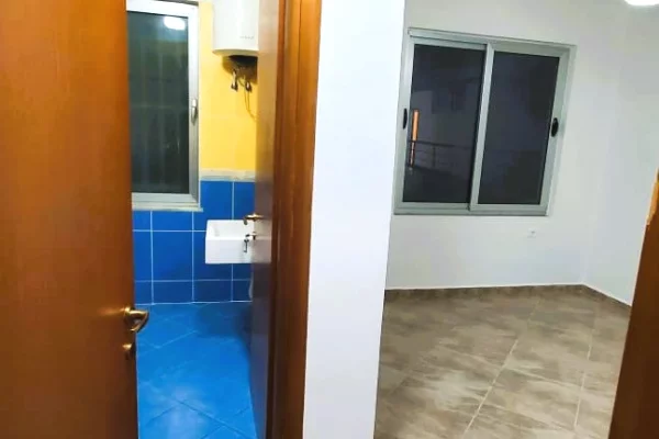 Shtepi ne shitje Apartament ne Sarande, 2+1, Mobilimi Bosh, pa mobiluar, Pagesa 217,600  Euro.