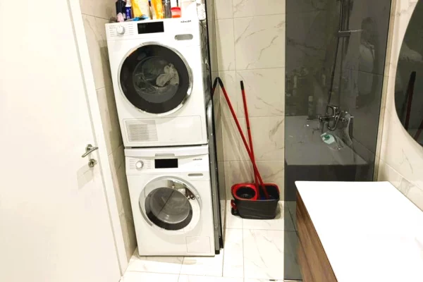 Shtepi ne shitje Apartament ne Tirane, 2+1, Mobilimi E mobiluar, Pagesa 220,000  Euro.