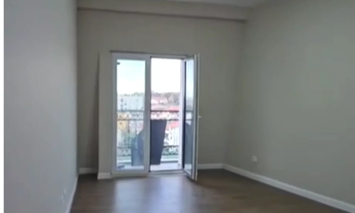 Shtepi ne shitje Apartament ne Tirane, 1+1, Mobilimi Bosh, pa mobiluar, Pagesa 142,450  Euro.
