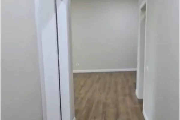 Shtepi ne shitje Apartament ne Tirane, 1+1, Mobilimi Bosh, pa mobiluar, Pagesa 142,450  Euro.