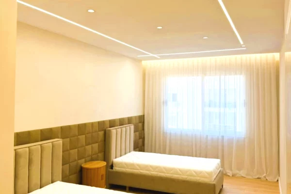 Shtepi ne shitje Apartament ne Tirane, 2+1, Mobilimi E mobiluar, Pagesa 176,000  Euro.