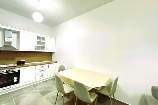 Shtepi me qera Apartament ne Tirane, 1+1, Mobilimi E mobiluar, Pagesa 700  Euro.