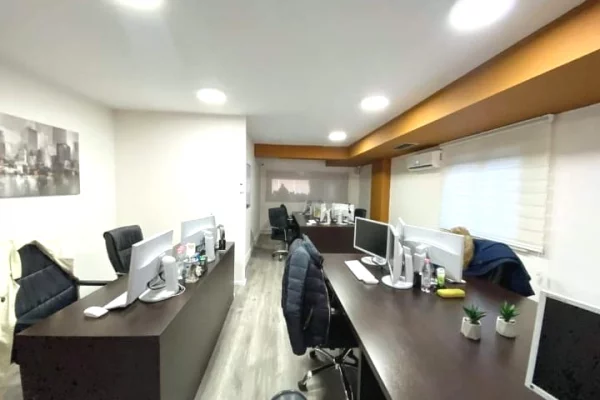 Ambient biznesi me qera 3+1 ne Tirane - 3,109 Euro