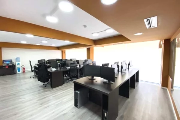 Ambient biznesi me qera 3+1 ne Tirane - 3,109 Euro