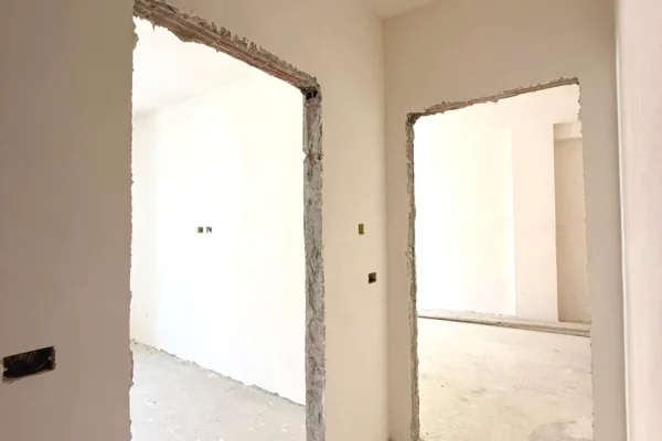 Shtepi ne shitje Apartament ne Tirane, 1+1, Mobilimi Bosh, pa mobiluar, Pagesa 162,000  Euro.