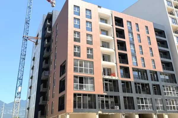 Shtepi ne shitje Apartament ne Tirane, 1+1, Mobilimi Bosh, pa mobiluar, Pagesa 162,000  Euro.