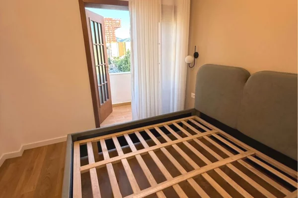 Shtepi ne shitje Apartament ne Tirane, 3+1, Mobilimi E mobiluar, Pagesa 327,000  Euro.