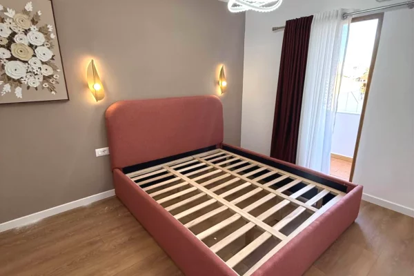 Shtepi ne shitje Apartament ne Tirane, 3+1, Mobilimi E mobiluar, Pagesa 327,000  Euro.