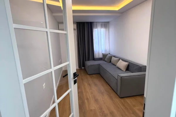 Shtepi ne shitje Apartament ne Tirane, 3+1, Mobilimi E mobiluar, Pagesa 327,000  Euro.
