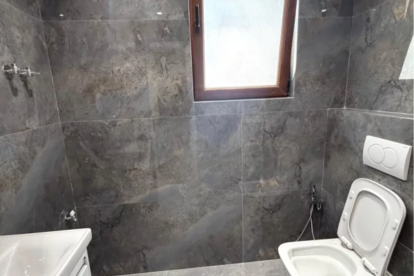 Shtepi ne shitje Apartament ne Tirane, 3+1, Mobilimi E mobiluar, Pagesa 327,000  Euro.