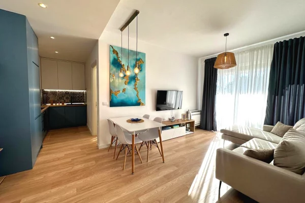 Shtepi ne shitje Apartament ne Durres, 2+1, Mobilimi E mobiluar, Pagesa 205,000  Euro.