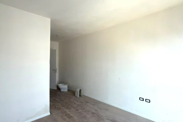 Shtepi ne shitje Apartament ne Tirane, 2+1, Mobilimi Bosh, pa mobiluar, Pagesa 168,500  Euro.