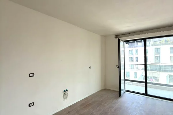 Shtepi ne shitje Apartament ne Tirane, 2+1, Mobilimi Bosh, pa mobiluar, Pagesa 168,500  Euro.