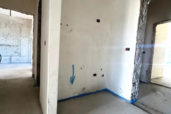 Shtepi ne shitje Apartament ne Tirane, 2+1, Mobilimi Bosh, pa mobiluar, Pagesa 106,800  Euro.