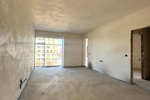 Shtepi ne shitje Apartament ne Tirane, 2+1, Mobilimi Bosh, pa mobiluar, Pagesa 159,300  Euro.