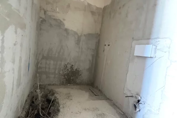 Shtepi ne shitje Apartament ne Tirane, 2+1, Mobilimi Bosh, pa mobiluar, Pagesa 159,300  Euro.