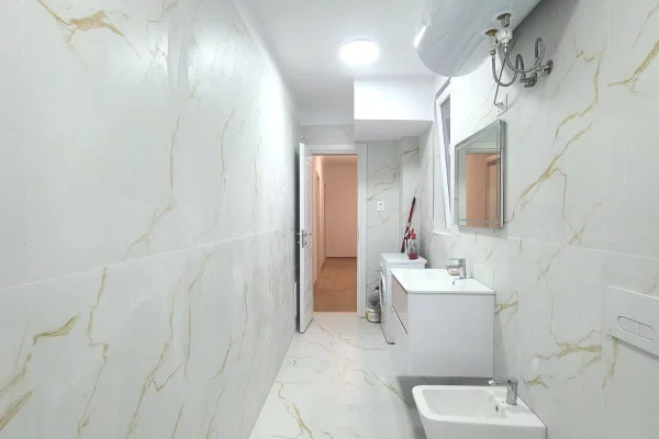 Shtepi me qera Apartament ne Tirane, 2+1, Mobilimi E mobiluar, Pagesa 1,000  Euro.