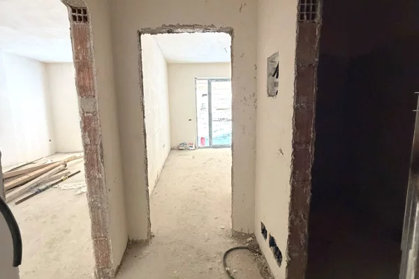 Shtepi ne shitje Apartament ne Tirane, 2+1, Mobilimi Bosh, pa mobiluar, Pagesa 137,475  Euro.