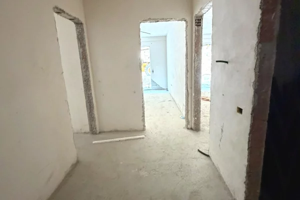 Shtepi ne shitje Apartament ne Tirane, 2+1, Mobilimi Bosh, pa mobiluar, Pagesa 137,475  Euro.