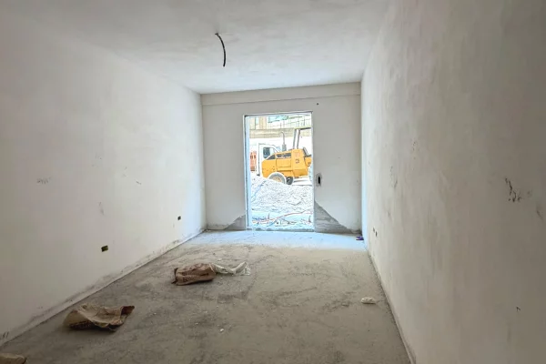 Shtepi ne shitje Apartament ne Tirane, 2+1, Mobilimi Bosh, pa mobiluar, Pagesa 137,475  Euro.