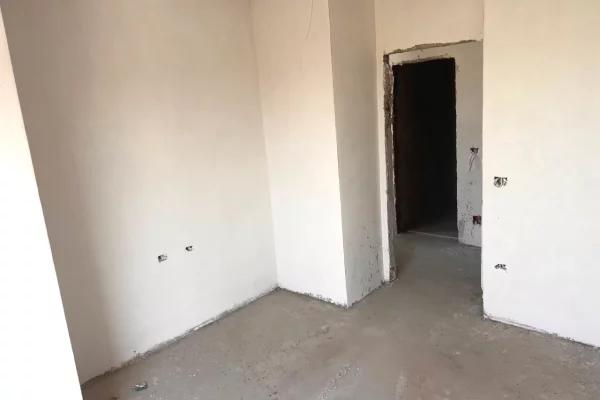 Shtepi ne shitje Apartament ne Tirane, 1+1, Mobilimi Bosh, pa mobiluar, Pagesa 106,500  Euro.
