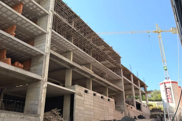 Shtepi ne shitje Apartament ne Tirane, 2+1, Mobilimi Bosh, pa mobiluar, Pagesa 138,100  Euro.