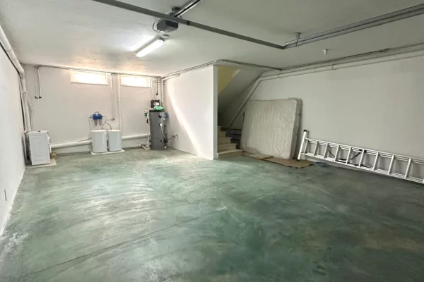 Shtepi me qera Vila Luksoze ne Tirane, 4+1, Mobilimi E mobiluar, Pagesa 2,590  Euro.