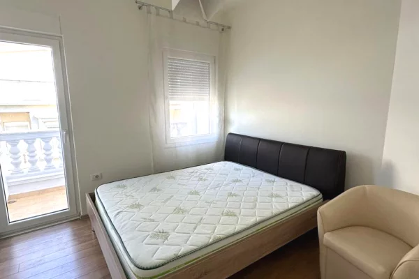 Shtepi me qera Vila Luksoze ne Tirane, 4+1, Mobilimi E mobiluar, Pagesa 2,590  Euro.