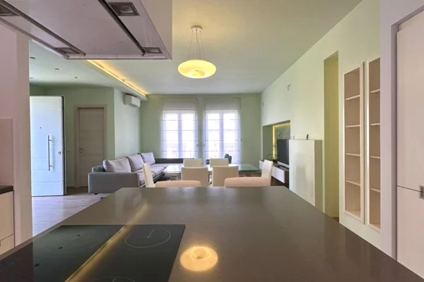 Shtepi me qera Vila Luksoze ne Tirane, 4+1, Mobilimi E mobiluar, Pagesa 2,590  Euro.