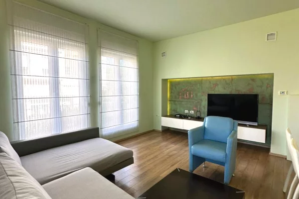Shtepi me qera 4+1 ne Tirane - 2,590 Euro