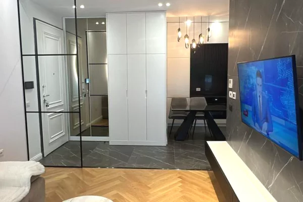 Shtepi me qera Apartament ne Tirane, 1+1, Mobilimi E mobiluar, Pagesa 1,244  Euro.