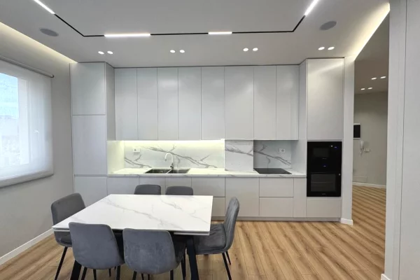 Shtepi me qera Apartament ne Tirane, 3+1, Mobilimi E mobiluar, Pagesa 1,700  Euro.