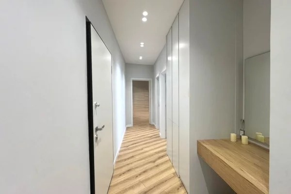 Shtepi me qera Apartament ne Tirane, 3+1, Mobilimi E mobiluar, Pagesa 1,700  Euro.