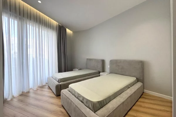 Shtepi me qera Apartament ne Tirane, 3+1, Mobilimi E mobiluar, Pagesa 1,700  Euro.