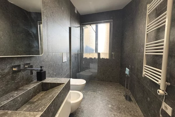 Shtepi me qera Apartament ne Tirane, 3+1, Mobilimi E mobiluar, Pagesa 1,700  Euro.