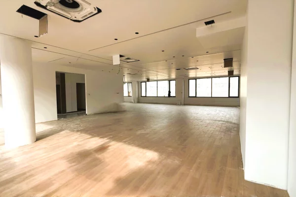 🏢Jepet me qira 571 m2 ambient zyre te Kompleksi Delijorgji🔥