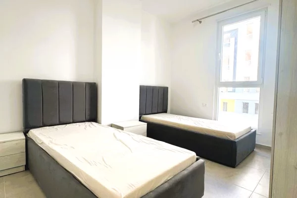 Shtepi ne shitje Apartament ne Tirane, 2+1, Mobilimi E mobiluar, Pagesa 118,300  Euro.