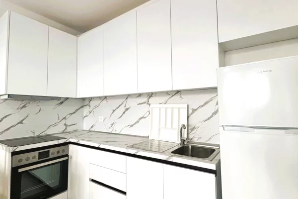 Shtepi ne shitje Apartament ne Tirane, 2+1, Mobilimi E mobiluar, Pagesa 118,300  Euro.