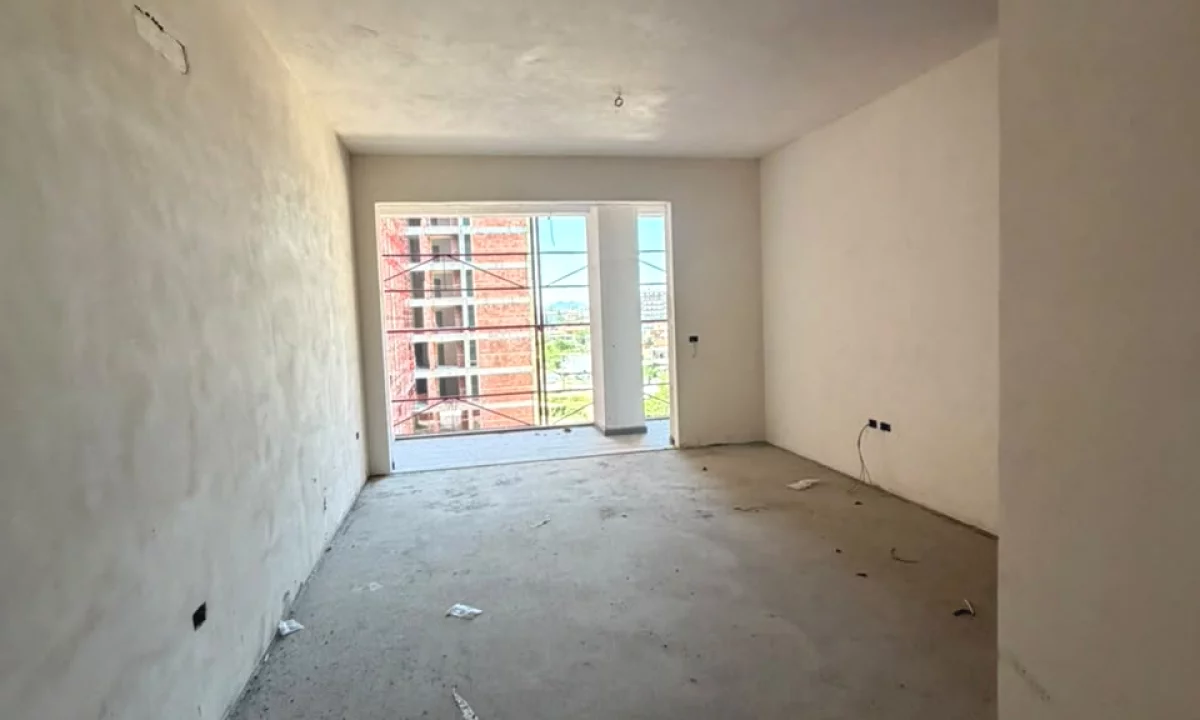 Shtepi ne shitje Apartament ne Tirane, 3+1, Mobilimi Bosh, pa mobiluar, Pagesa 273,200  Euro.