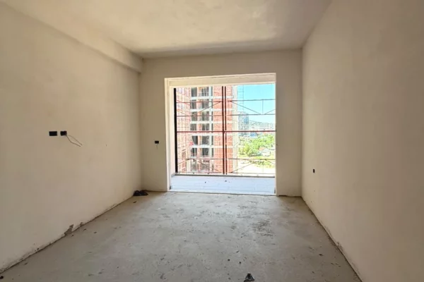 Shtepi ne shitje Apartament ne Tirane, 3+1, Mobilimi Bosh, pa mobiluar, Pagesa 273,200  Euro.