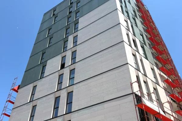 Shtepi ne shitje Apartament ne Tirane, 3+1, Mobilimi Bosh, pa mobiluar, Pagesa 273,200  Euro.