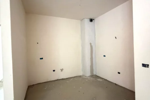 Shtepi ne shitje Apartament ne Tirane, 3+1, Mobilimi Bosh, pa mobiluar, Pagesa 273,200  Euro.