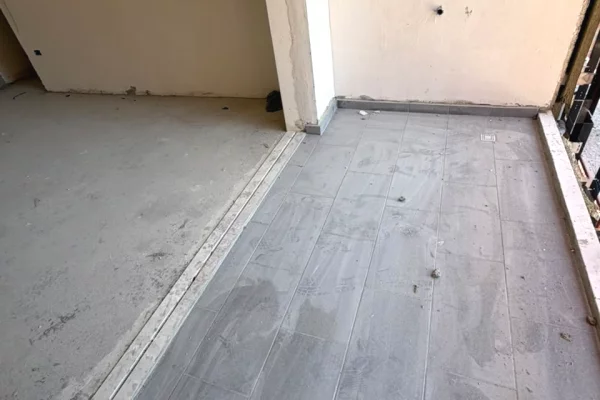 Shtepi ne shitje Apartament ne Tirane, 3+1, Mobilimi Bosh, pa mobiluar, Pagesa 273,200  Euro.