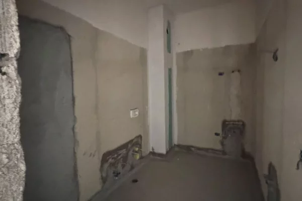 Shtepi ne shitje Apartament ne Tirane, 3+1, Mobilimi Bosh, pa mobiluar, Pagesa 273,200  Euro.